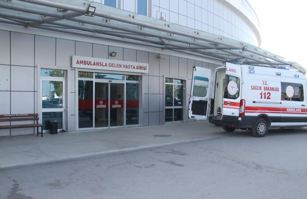 Konya’nın Beyşehir ilçesinde, 2 katlı evin penceresinden düşen 4 yaşındaki