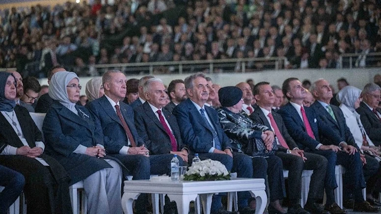 AK Parti büyük kongresinde Genel Başkan Erdoğan, 75 kişilik MKYK’da