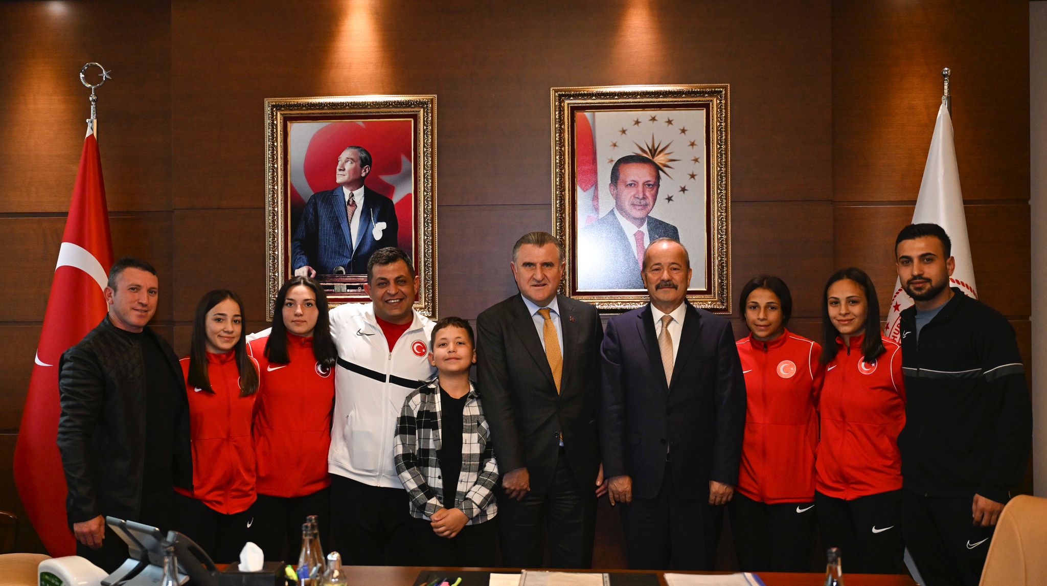 Bolvadin halkının Kapalı Spor Salonu talebine cevap veren MHP Afyonkarahisar