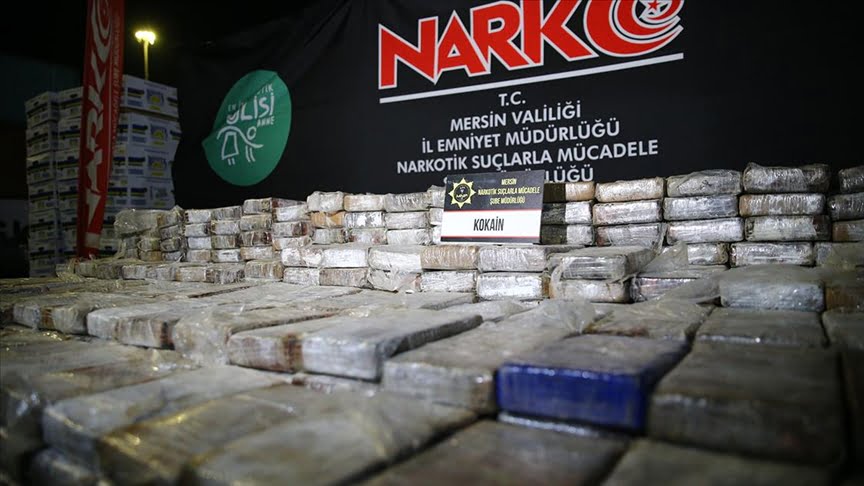 İçişleri Bakanı Ali Yerlikaya, Narkogüç operasyonları kapsamında Mersin Limanı’nda 610