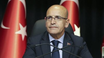 Hazine ve Maliye Bakanı Mehmet Şimşek, Fransa’nın başkenti Paris’te, ülkenin