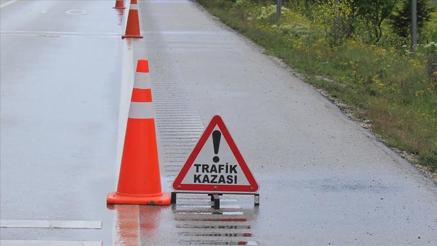 Afyonkarahisar’ın Dinar ilçesinde otomobilin motosiklete çarpması sonucu meydana gelen kazada