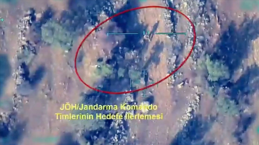 İçişleri Bakanı Ali Yerlikaya, biri turuncu, diğeri gri kategoride aranan