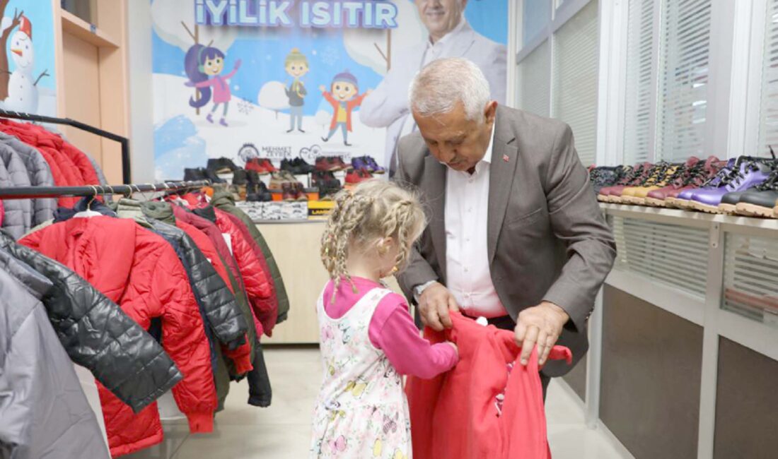 Afyonkarahisar Belediyesi tarafından bin çocuğa mont ve bot yardımı yapıldı.
