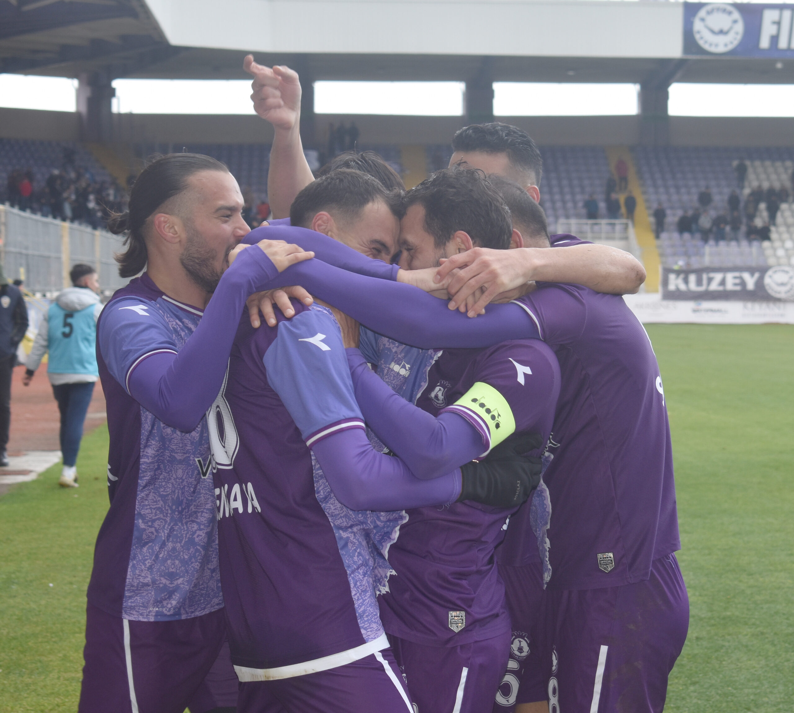 TFF 2.Lig Beyaz Grup’ta liderliğini sürdüren Esenler Erokspor, en yakip