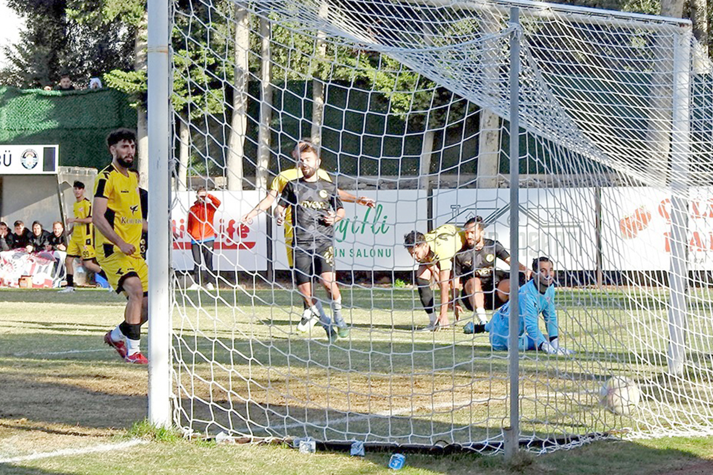 Belediye Bolvadin Termalspor ile Emirdağspor’un mücadele verdiği Bölgesel Amatör Lig’in
