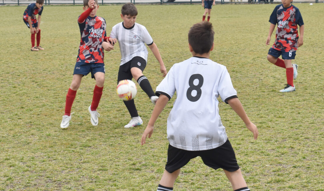 Afyonkarahisar U12 Futbol Ligi’nde mücadele veren minik sporcular, maçların oynanacağı