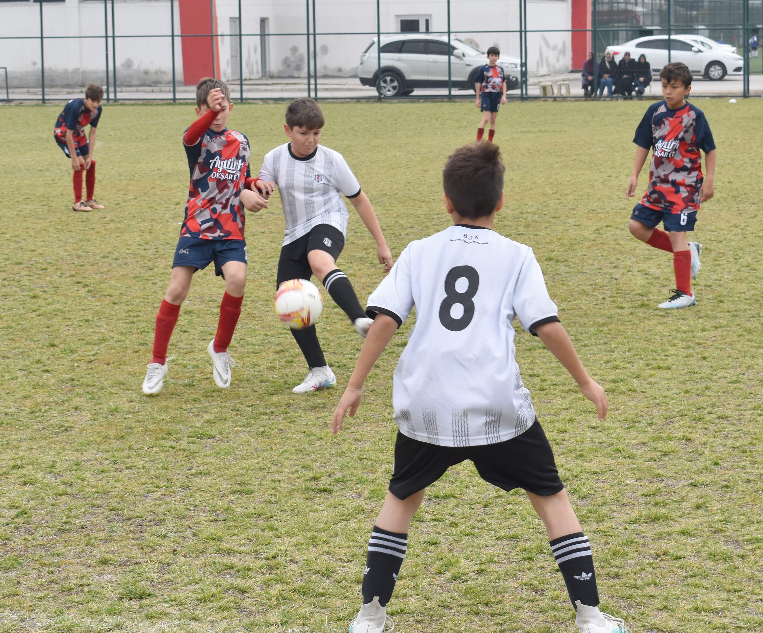 Afyonkarahisar U12 Futbol Ligi’nde mücadele veren minik sporcular, maçların oynanacağı