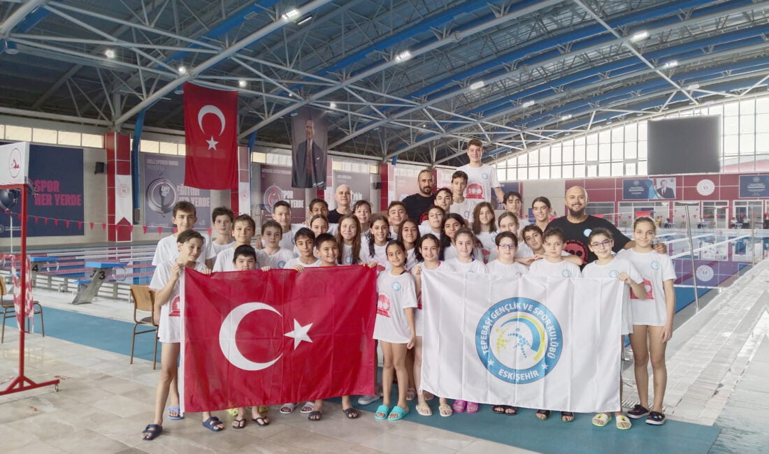 Tepebaşı Gençlik ve Spor Kulübü yüzücüsü 21 sporcu, Türkiye Yüzme