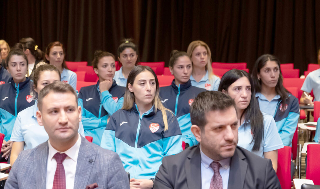 Kadın futbol hakemleri ilk defa kamp programı dahilinde TFF Riva