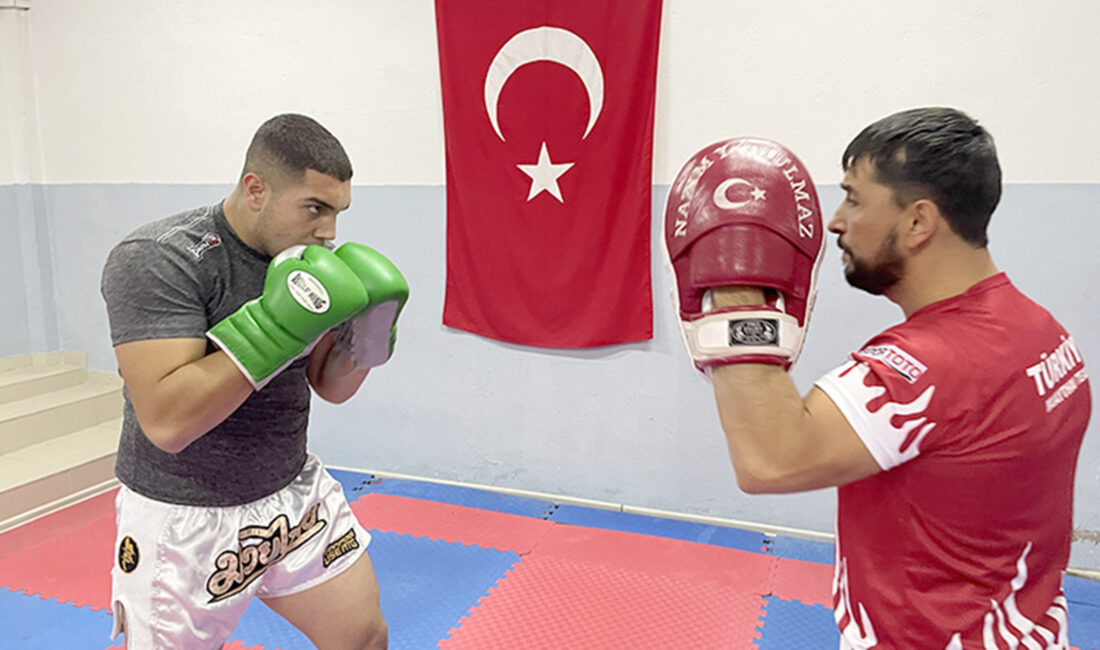 Kayseri’de beden eğitimi öğretmeninin desteğiyle muaythai sporuna başlayan gençler dünya