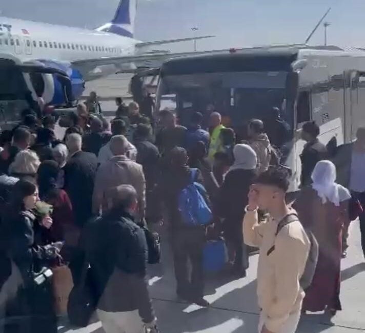 İstanbul Sabiha Gökçen Havalimanı’ndan Batman’a giden Anadolujet uçağı, iki yolcunun