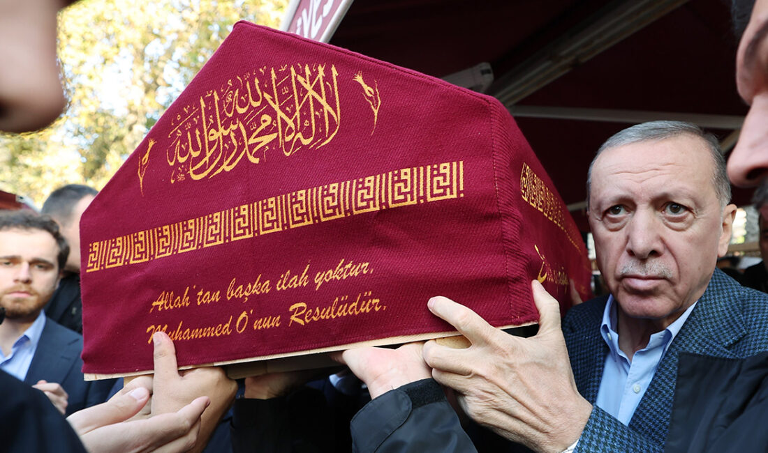 Cumhurbaşkanı Recep Tayyip Erdoğan, Eyüp Sultan Camii’nde Mehmed Zahid Kotku’nın