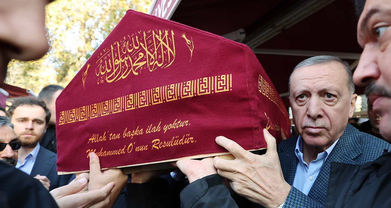 Cumhurbaşkanı Recep Tayyip Erdoğan, Eyüp Sultan Camii’nde Mehmed Zahid Kotku’nın