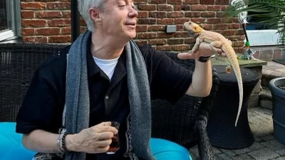 Tiyatrocu, yazar ve sunucu Metin Uca, tedavi gördüğü hastanede entübe