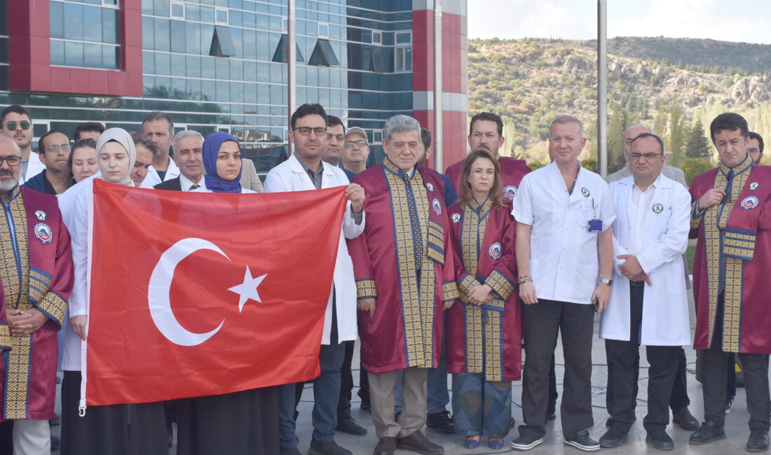 Afyonkarahisar’da bir grup üniversite öğrencisi, İsrail’in Gazze’ye yönelik saldırılarına tepki