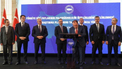  AKÜ Rektörü Prof. Dr. Mehmet Karakaş ve Deprem Uygulama ve