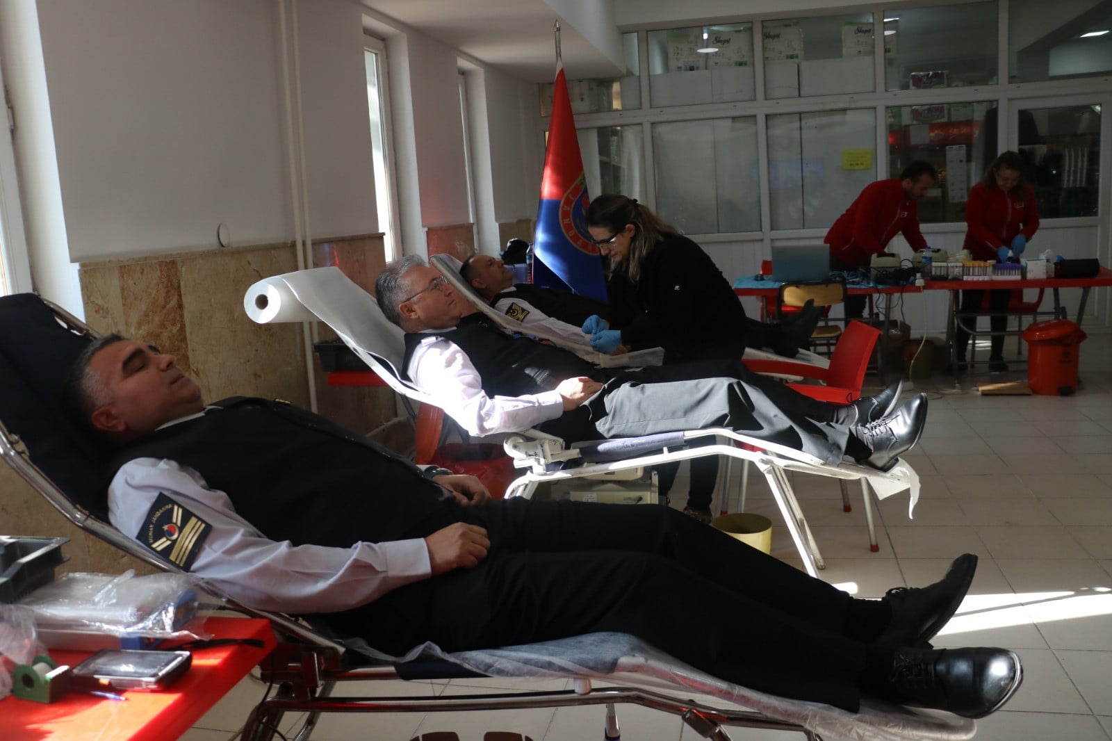 Afyonkarahisar İl Jandarma Komutanlığı’nda görevli yaklaşık 100 kişilik ekip kan