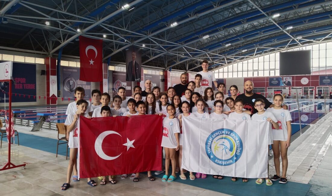 Tepebaşı Gençlik ve Spor Kulübü yüzücüsü 21 sporcu, Türkiye Yüzme