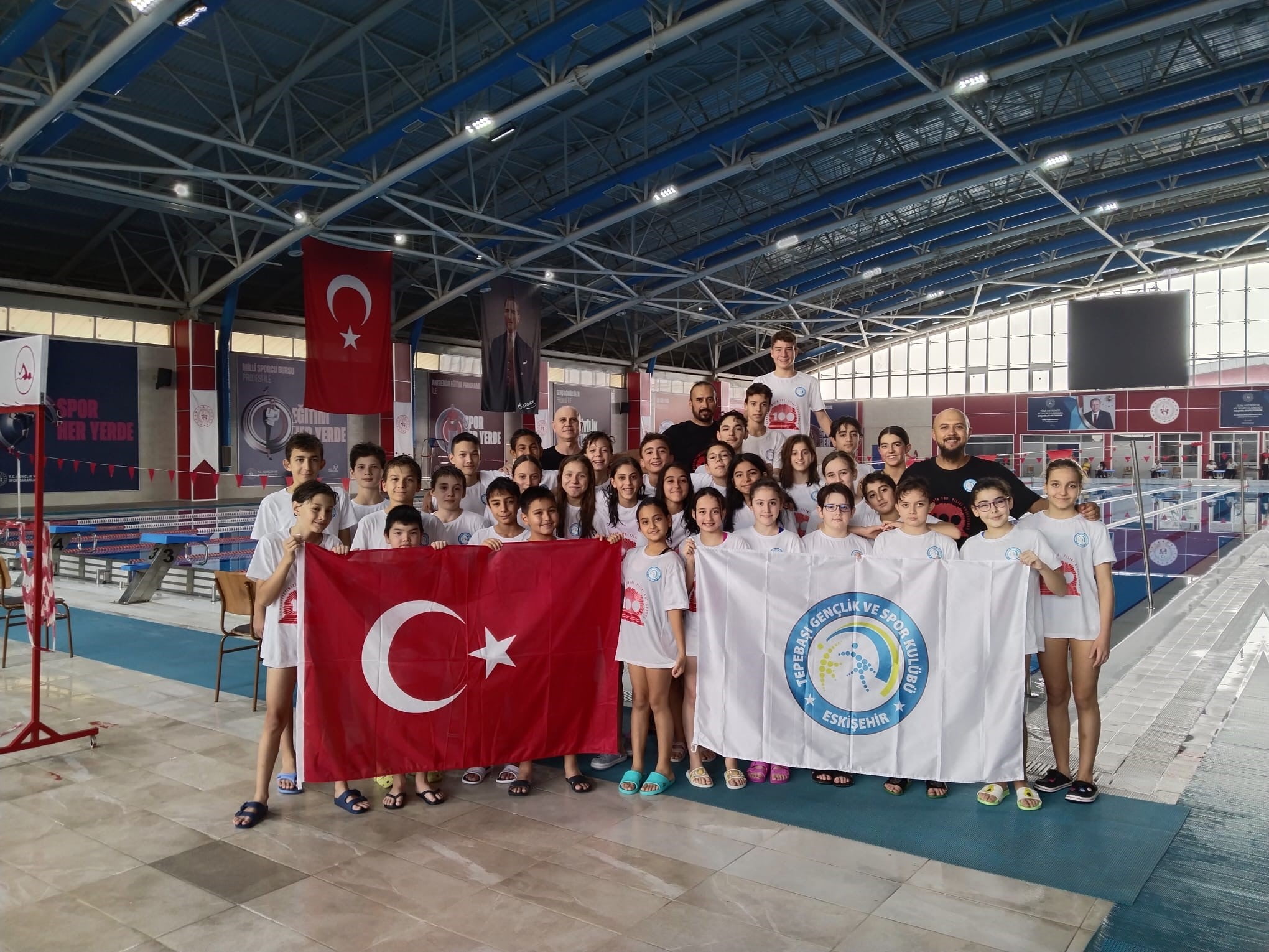 Tepebaşı Gençlik ve Spor Kulübü yüzücüsü 21 sporcu, Türkiye Yüzme