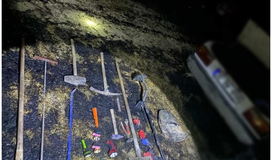Kaçak kazıya jandarmadan suçüstü Afyonkarahisar’da yaptıkları kaçak kazı ile define arayan 3 kişi jandarma