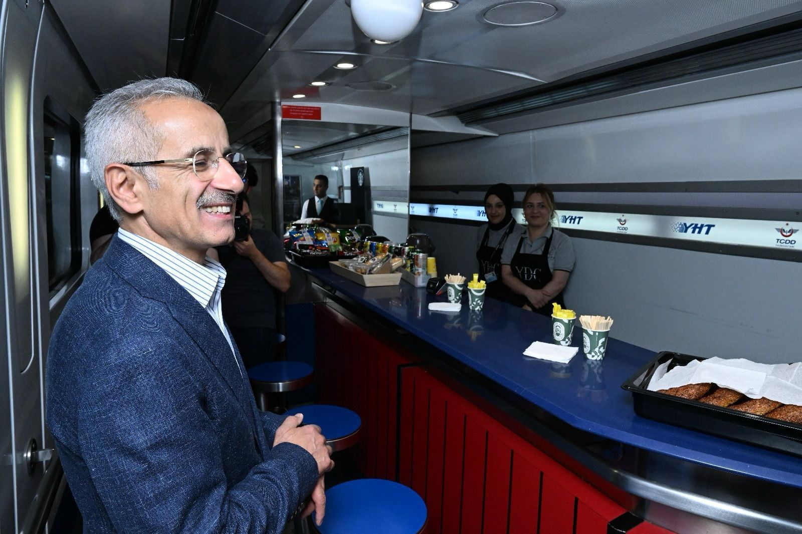 Ulaştırma ve Altyapı Bakanı Abdulkadir Uraloğlu, yüksek hızlı trenlerin Türkiye
