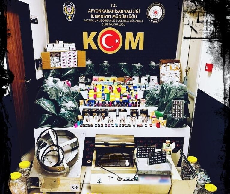 Afyonkarahisar’da güvenlik güçleri tarafından gerçekleştirilen baskınlarda işyeri, ev ve 2