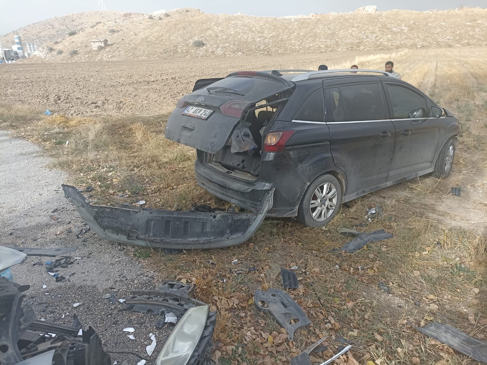 Afyonkarahisar’da 2 otomobilin çarpıştığı kazada 8 kişi yaralanırken, kazada araçlar