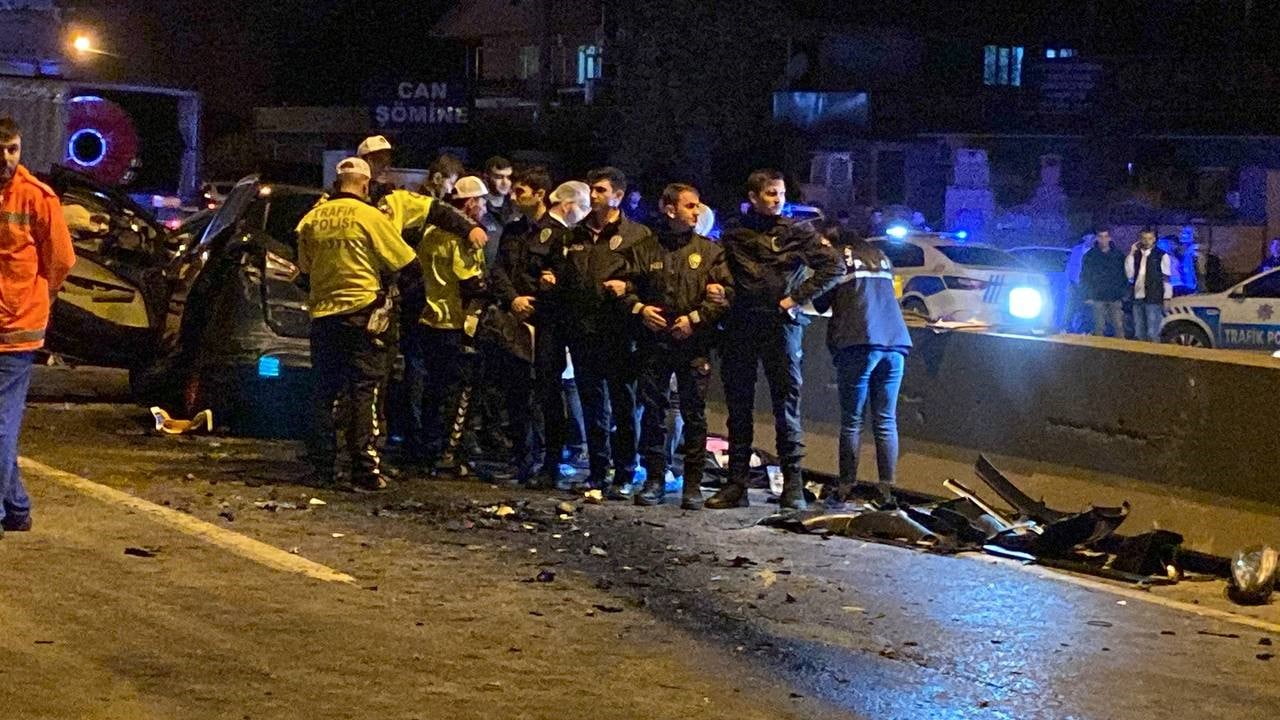 Kocaeli D130 Karayolunda ters yola giren otomobilin, başka bir otomobille