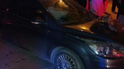 İzmir’in Buca ilçesinde alkollü sürücünün karıştığı ve iki otomobilin çarpıştığı