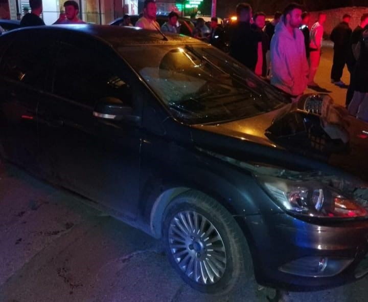 İzmir’in Buca ilçesinde alkollü sürücünün karıştığı ve iki otomobilin çarpıştığı
