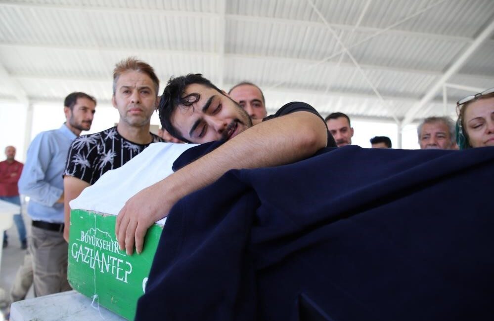 Gaziantep’te darp edilerek öldürülmesi sonrası, cansız bedeni mağazadaki derin dondurucuda