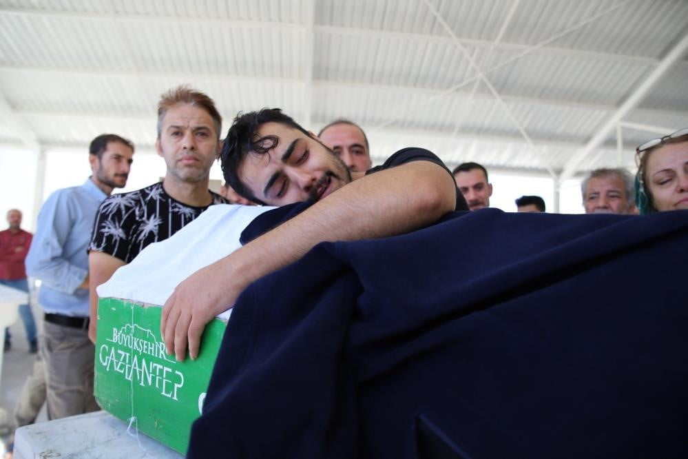 Gaziantep’te darp edilerek öldürülmesi sonrası, cansız bedeni mağazadaki derin dondurucuda