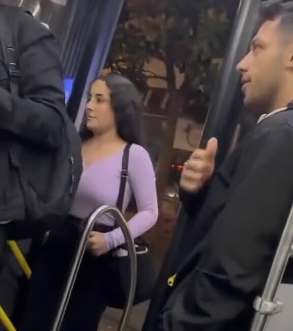 Bursa’da belediye otobüsüne binen üniversite öğrencilerine ‘içinden geldiğini söyleyerek’ ücretsiz