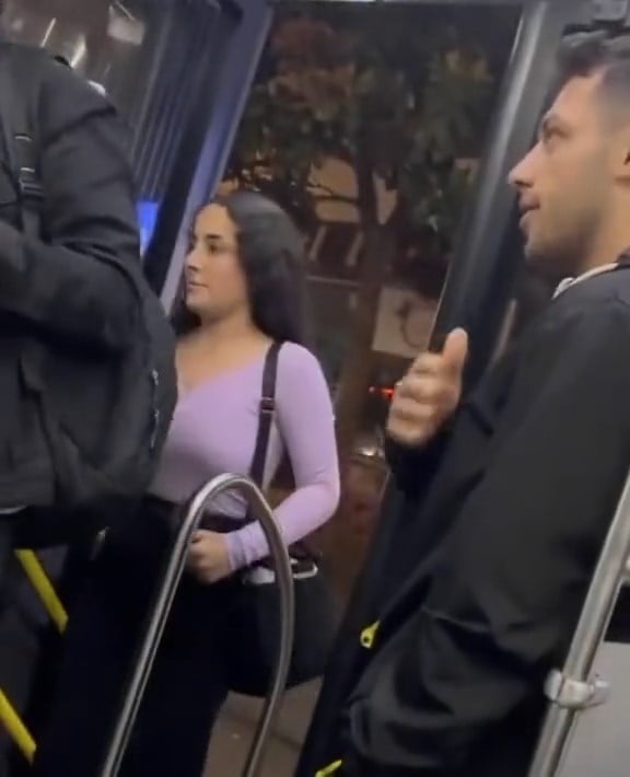 Bursa’da belediye otobüsüne binen üniversite öğrencilerine ‘içinden geldiğini söyleyerek’ ücretsiz