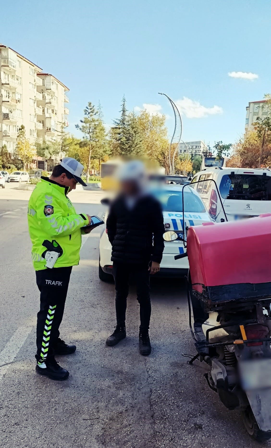 Afyonkarahisar’da güvenlik güçleri tarafından yapılan trafik denetiminde 2 bin 724