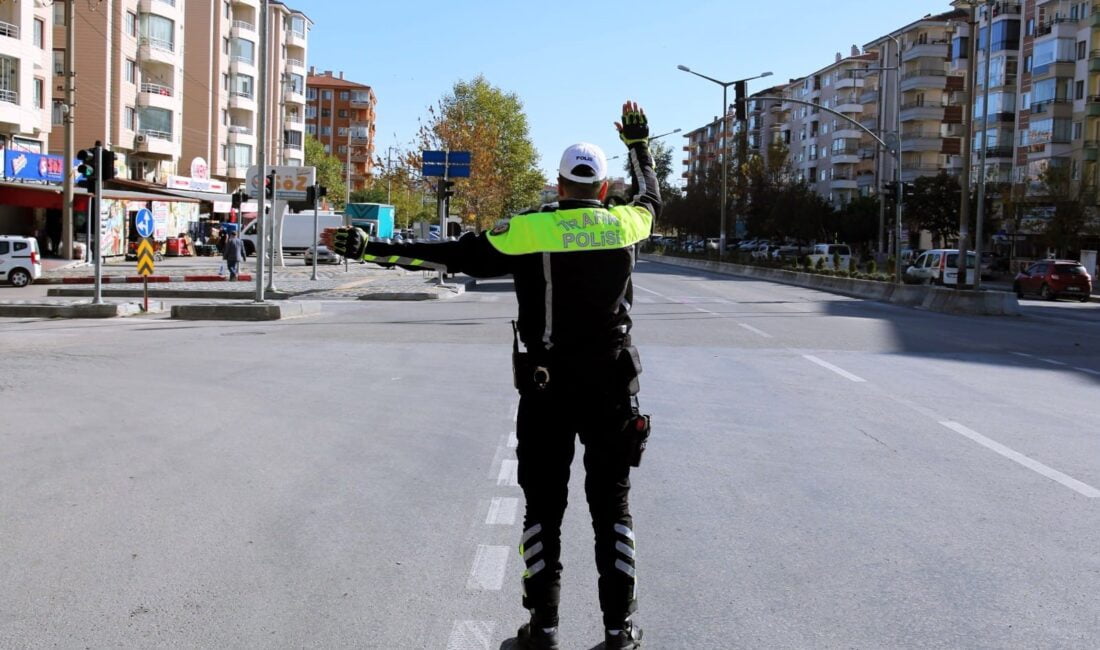 112 sürücüye ceza Afyonkarahisar’da güvenlik güçleri tarafından yapılan trafik denetiminde 2 bin 597