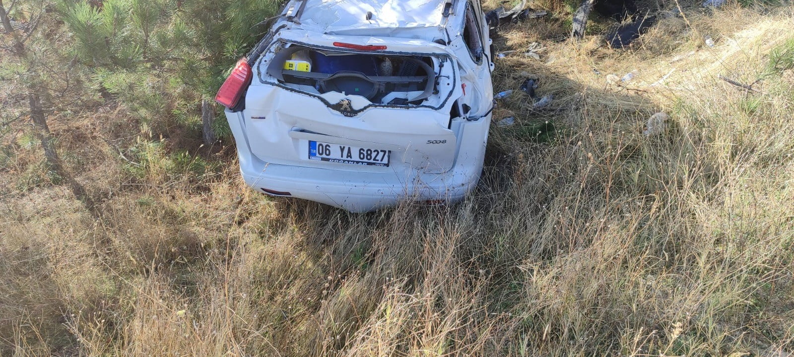 Afyonkarahisar’ın İscehisar ilçesinde iki otomobilin çarpıştığı trafik kazasında araçlarda bulunan
