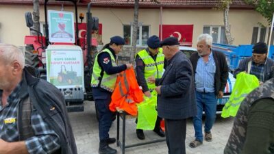 Afyonkarahisar’da jandarma ekipleri tarafından 30 sürücü ve yayaya güvenli trafik
