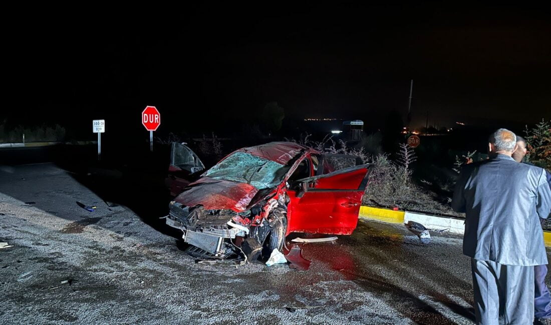 Trafik kazası: Sürücü hayatını kaybetti Afyonkarahisar’da kontrolden çıkarak orta refüje çarpan otomobil sürücüsü olay yerinde