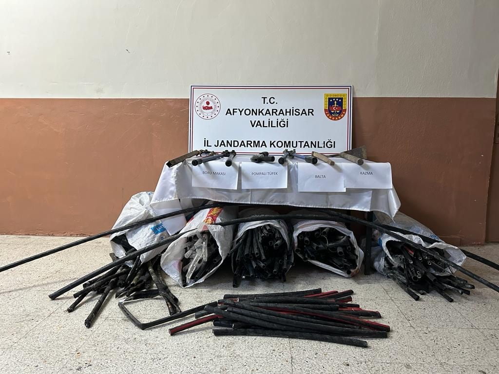 Afyonkarahisar’da demiryolundan yaklaşık 1 ton 50 kilogram bakır kablo çalan