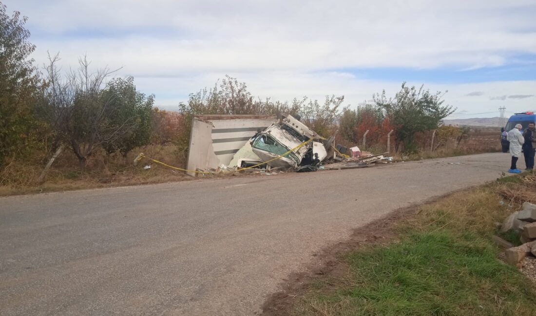 Afyonkarahisar’da iki kamyonetin çarpışması sonucu meydana gelen trafik kazasında çok