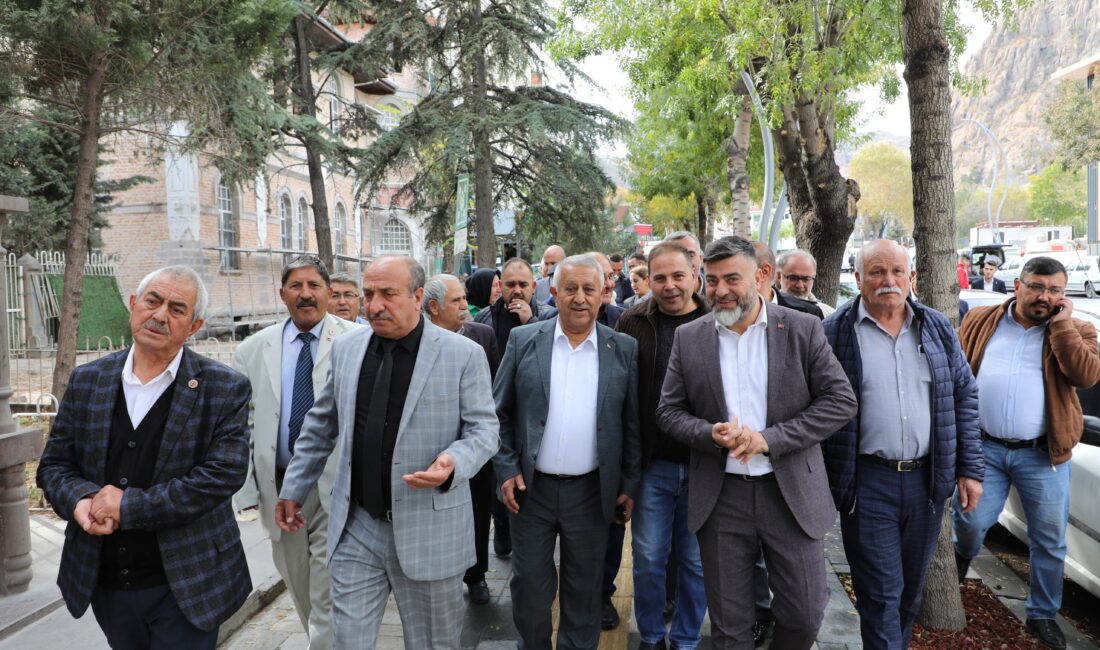 Afyonkarahisar Belediye Başkanı Mehmet Zeybek, kent için büyük gayret sarf