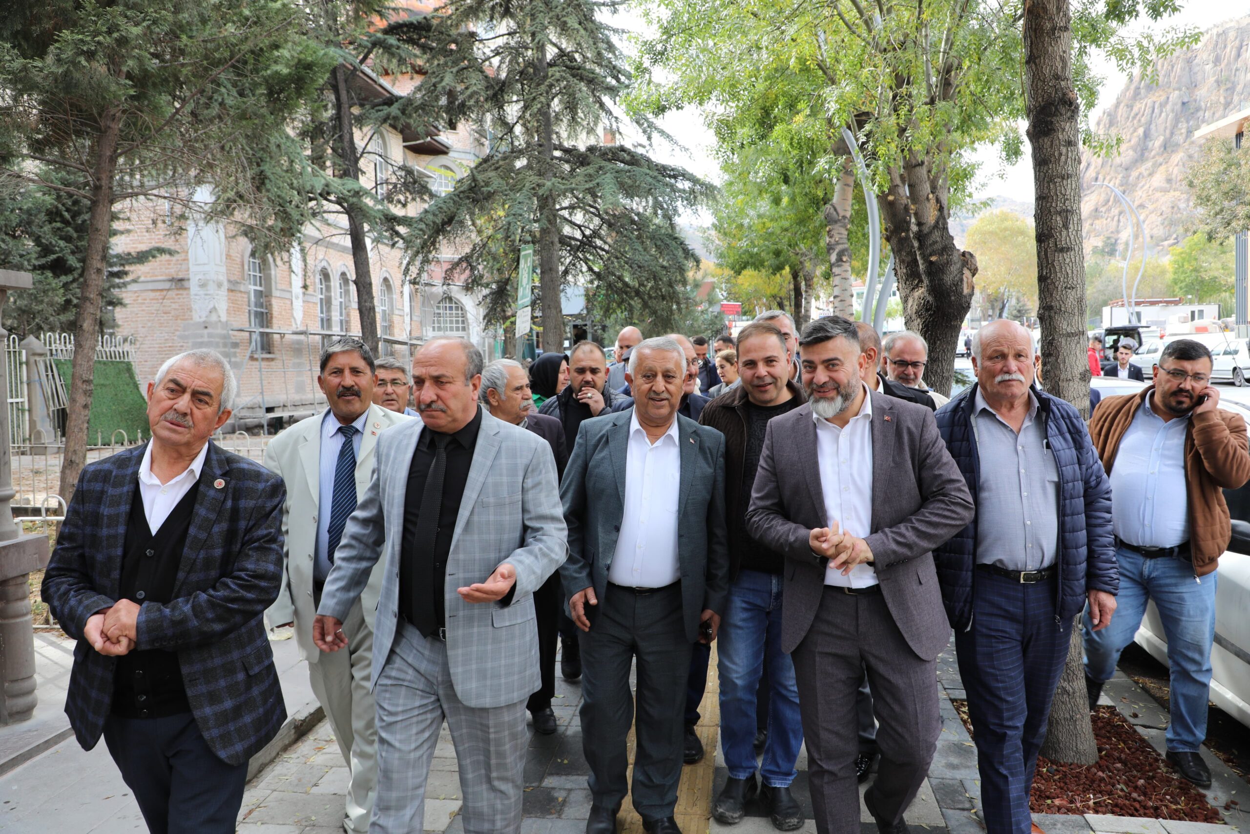 Afyonkarahisar Belediye Başkanı Mehmet Zeybek, kent için büyük gayret sarf