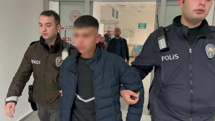 Aksaray’da evde tartıştığı abisini bıçaklayan 14 yaşındaki çocuk, sağlık kontrolünden