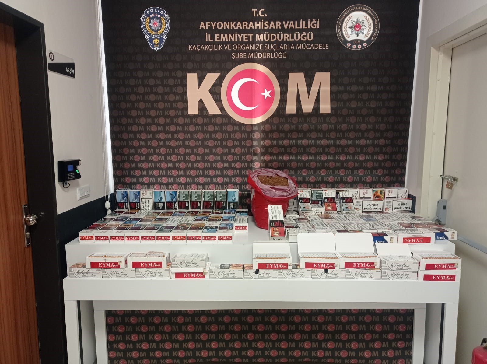 Afyonkarahisar’da polis tarafından yapılan baskında 20 bin 200 adet boş