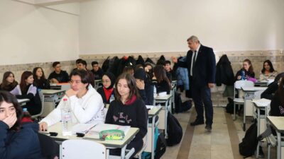 Afyonkarahisar İl Milli Eğitim Müdürü Miraç Sünnetçi, gençlerin her zaman