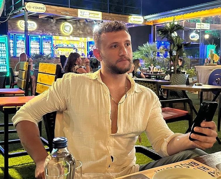 Denizli’nin Pamukkale ilçesinde eğlence mekanında alkol alan iki arkadaş arasında