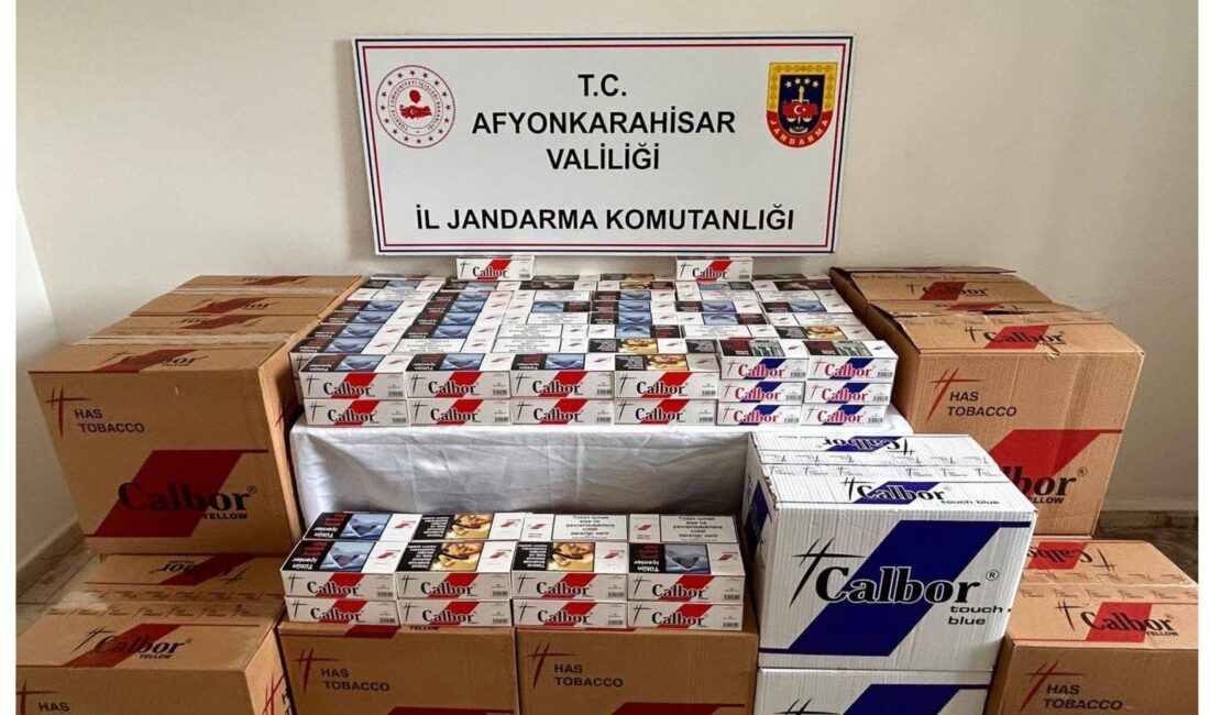 Binlerce makaron ele geçirildi Afyonkarahisar’da jandarma tarafından durdurulan bir kamyonette yapılan aramada 140 bin