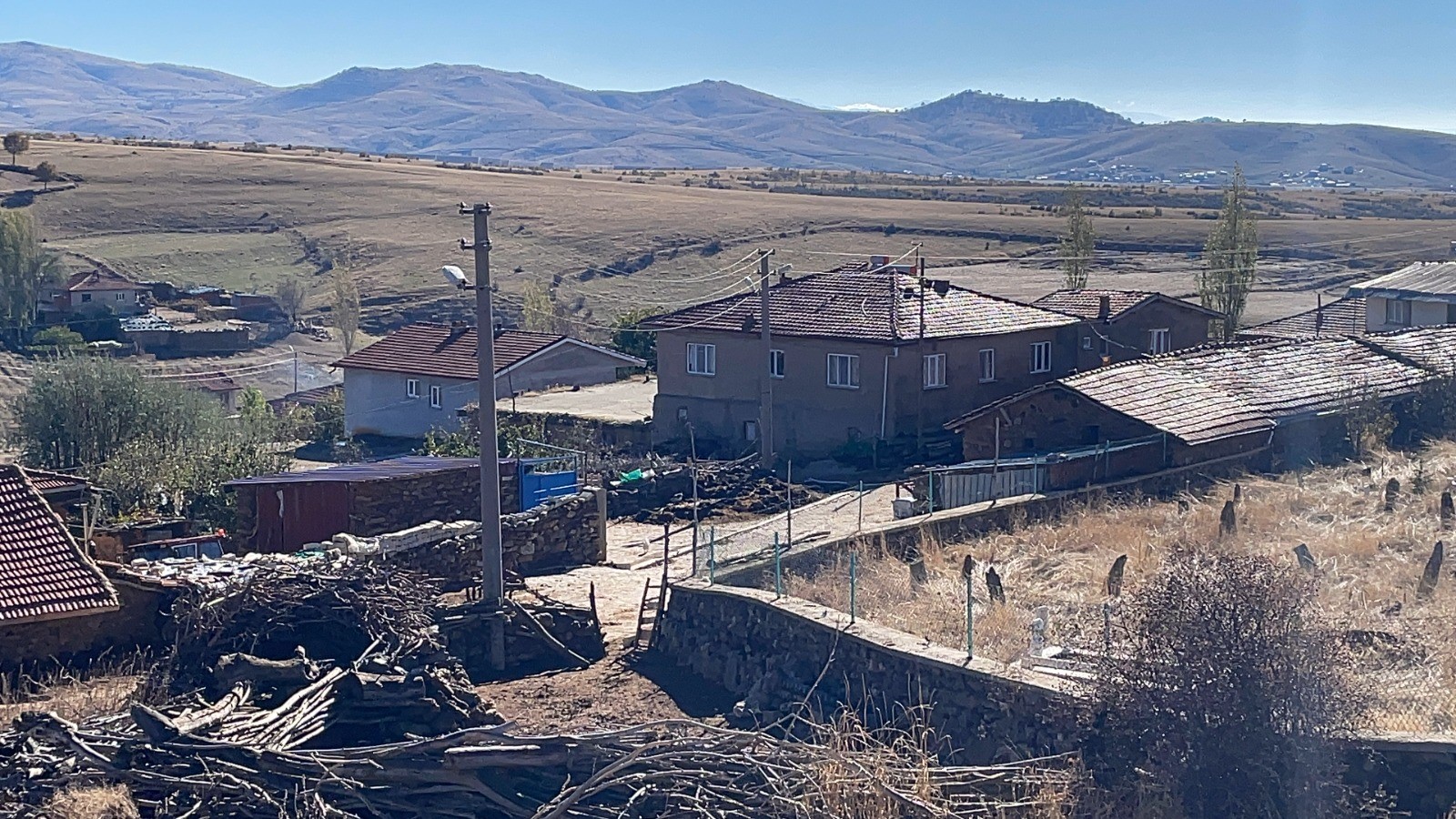 Afyonkarahisar’da sobadan sızan karbonmonoksit gazından zehirlenen iki çocuk kaldırıldıkları hastanede